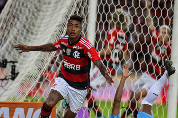 Bruno Henrique fez o gol que deu a vitória para o Flamengo por 2 a 1